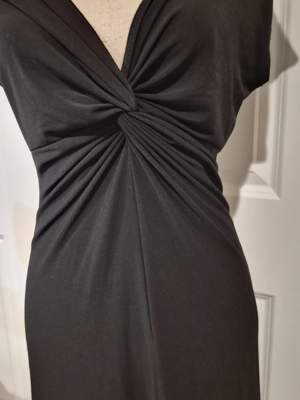 Onyx Nite Black Deep V-Neckline Maxi Dress w/Rutched Waist and Sleek Silhoulette - Picture 6 of 6
